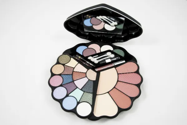 Get Lost in the Magic of Gloopernook Eyeshadow: Embrace Whimsy and Fairytale Dreams