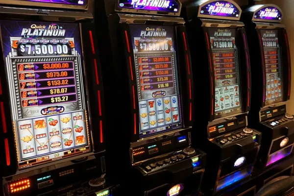 Unveiling the Glitz and Glamour of Coin-Operated Slots in Las Vegas: The Ultimate Guide to Unforgettable Casino Adventures